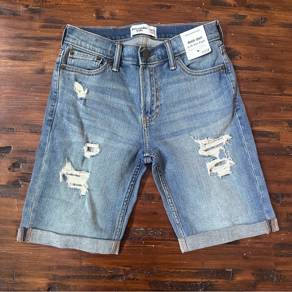 Abercrombie Kids NWT At Knee Length Denim Shorts Sz 11/12 Distressed
